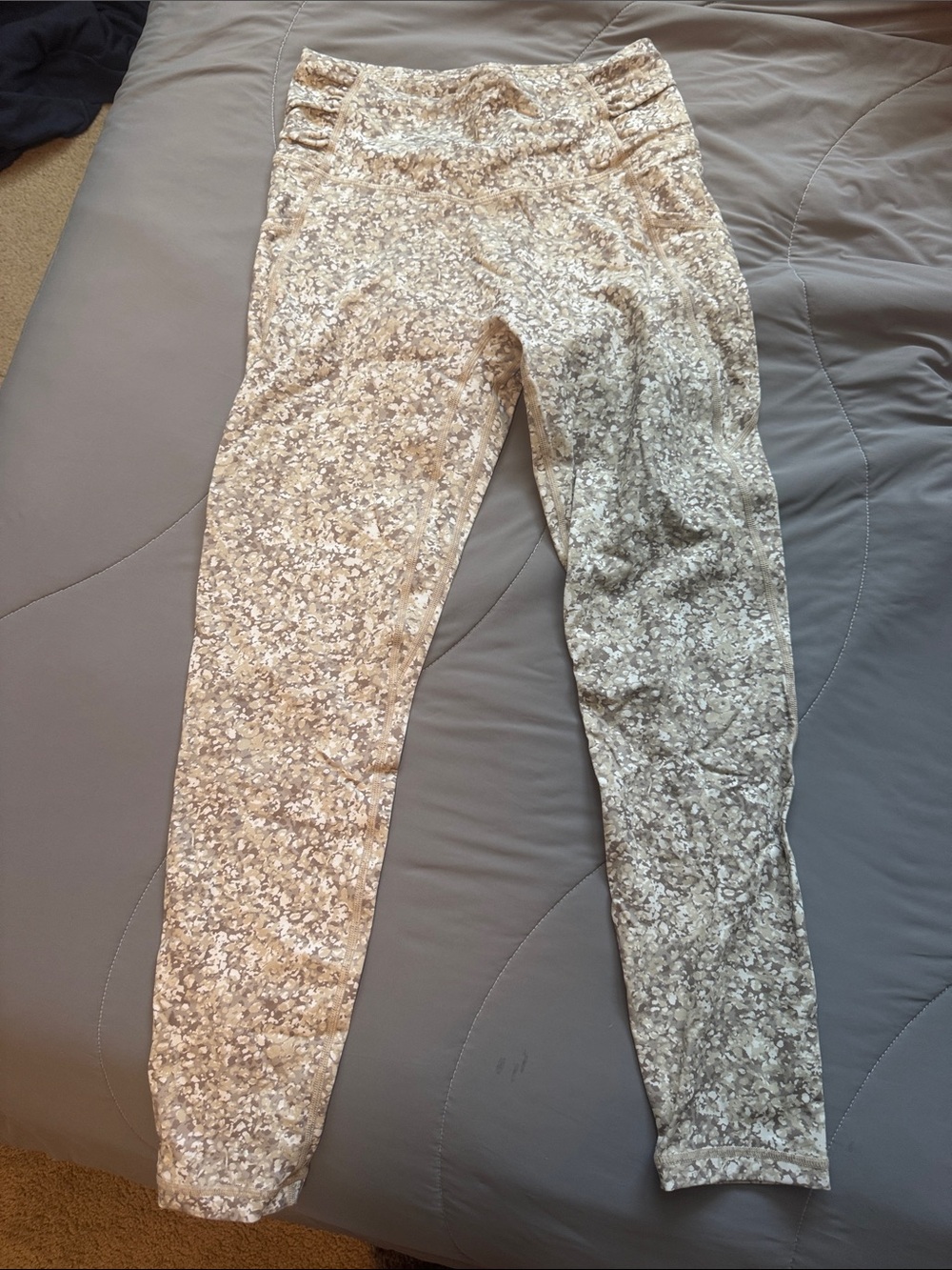 ZYIA Floral Printed Leggings in Cream and Gray